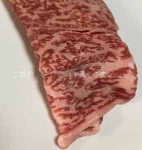 松商の松阪牛モモすき焼きの生肉の見た目の写真
