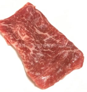 松商の神戸牛モモすき焼きの生肉の見た目の写真