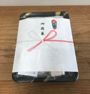神戸牛専門店神戸ぐりる工房の家庭用包装に貼られた熨斗（お歳暮）の写真